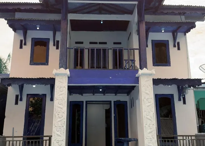 Town Guesthouse & Coffee Eatery