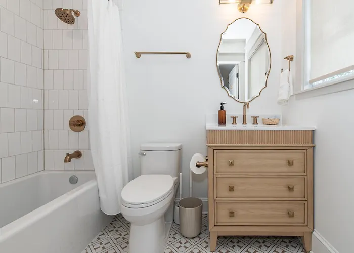 Blue Carriage House Downtown Boutique Hotel