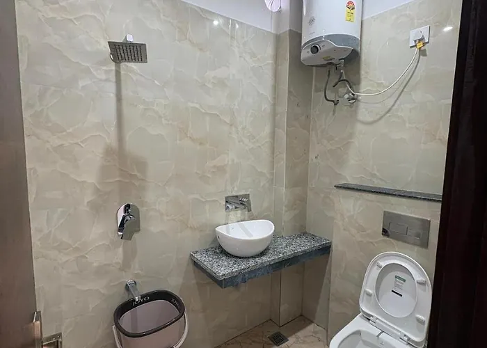 Hotel U V 2 Mins From Golden Temple