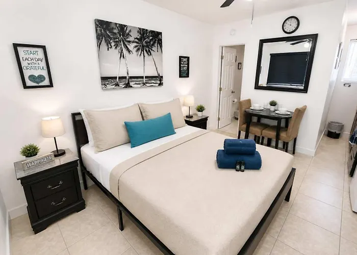 Ocean Hollywood Suites By The Gold Nests