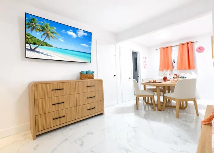 Ocean Hollywood Suites By The Gold Nests