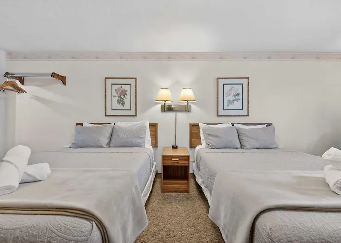 Eagle Motel Suite 112