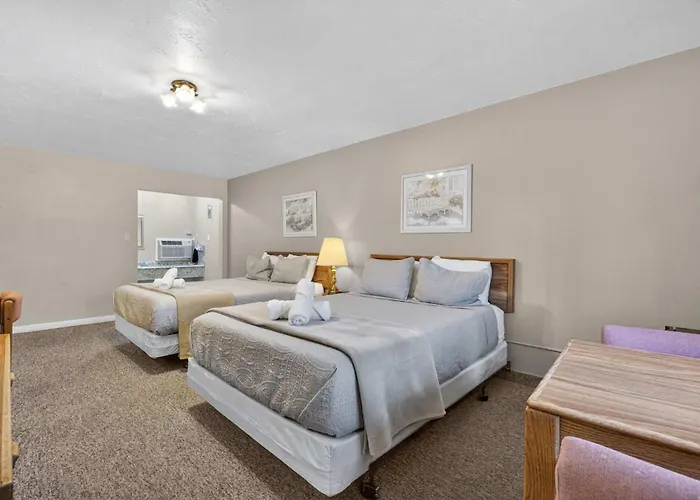 Eagle Motel Suite 115