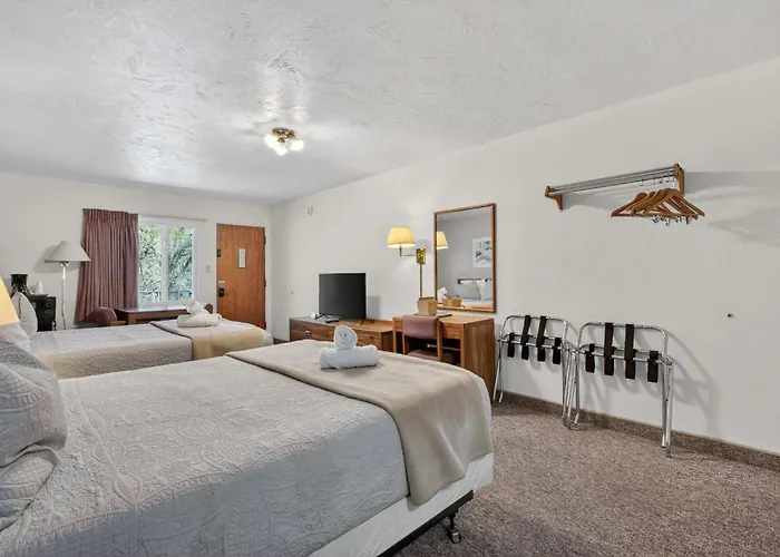 Eagle Motel Suite 115