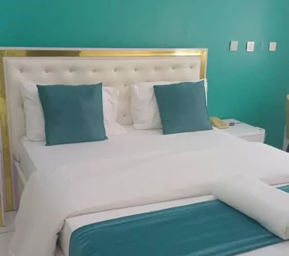 House IX Hotel And Service Apartment