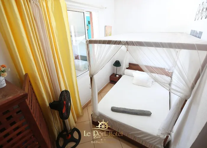 Le Port Hotel