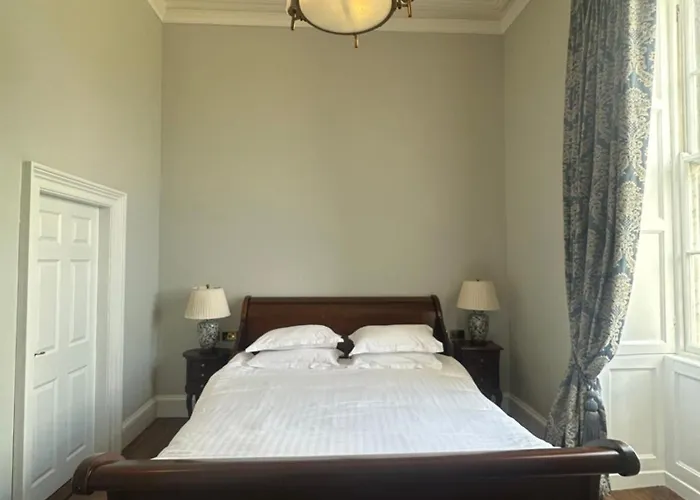 Uppercourt Manor
