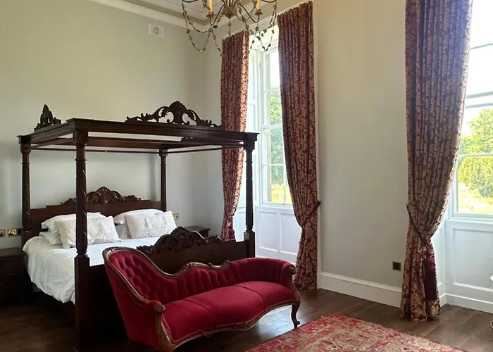 Uppercourt Manor