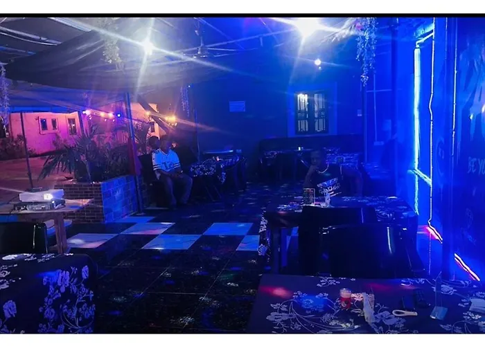 Pandorax Hotel And Lounge