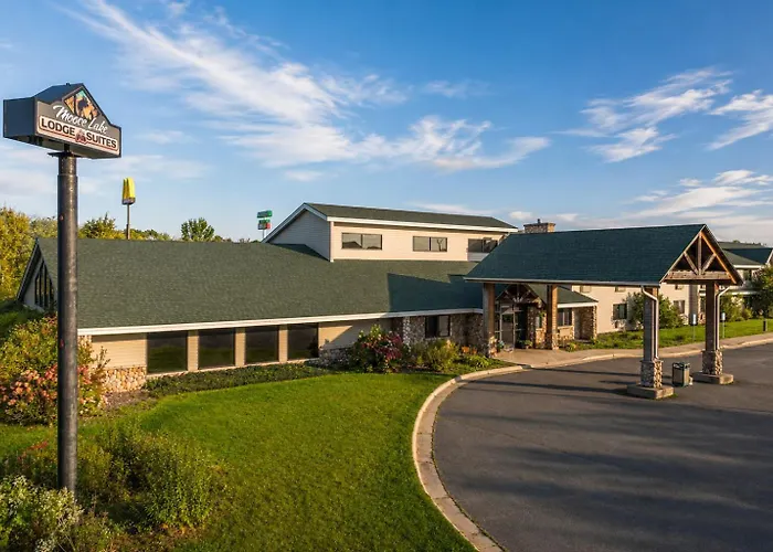 Moose Lake Lodge & Suites