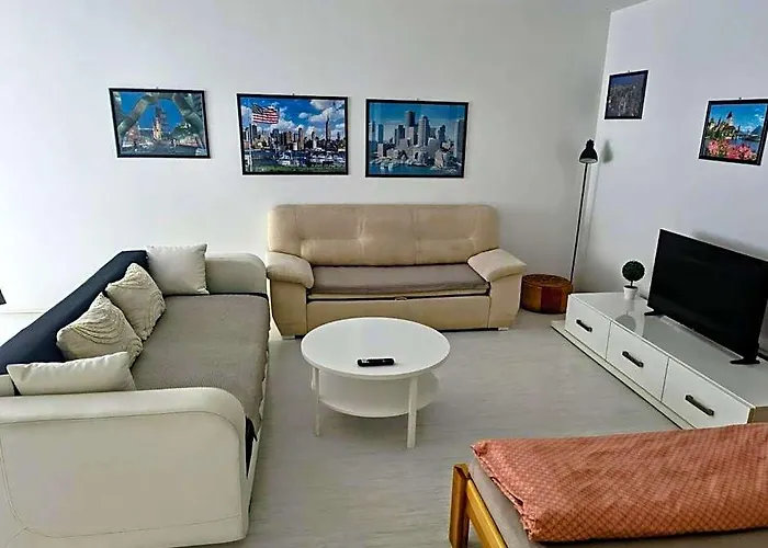 Martin City Stay - Elegant Apartment With Private Parking