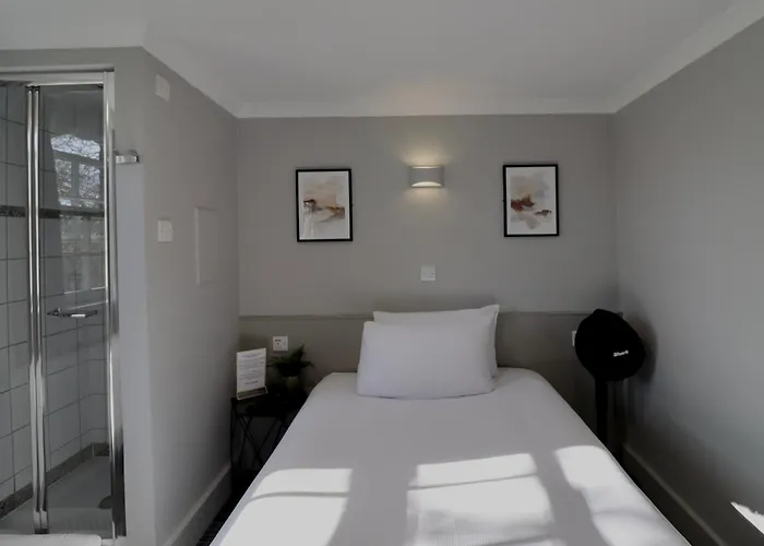 Howard Winchester Hotel