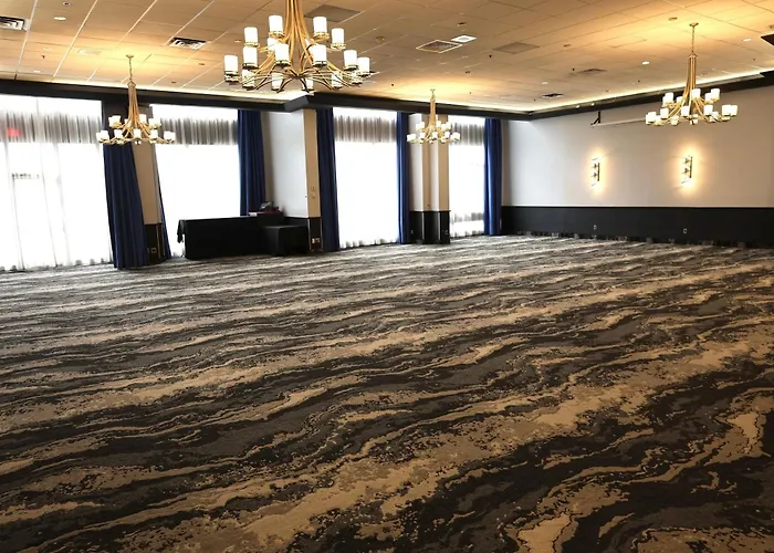 Travelodge By Wyndham Quebec City Hotel & Convention Centre