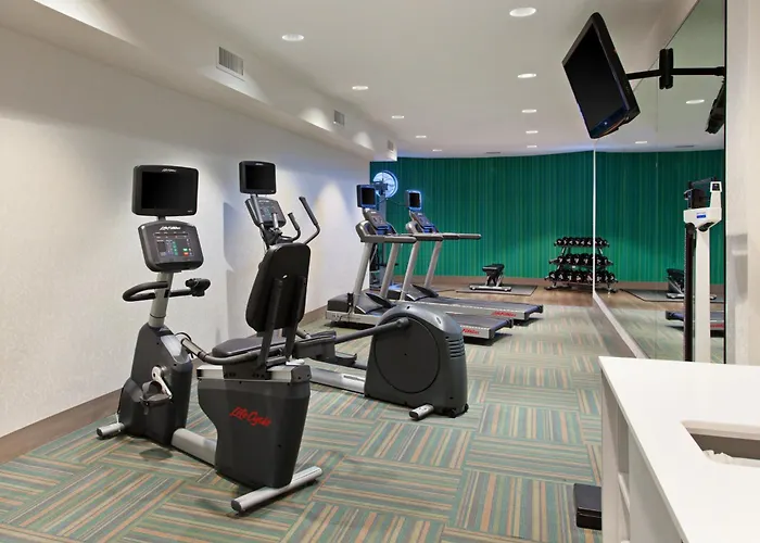 Holiday Inn Express & Suites Corona By Ihg