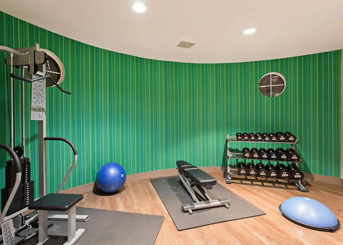 Holiday Inn Express & Suites Corona By Ihg