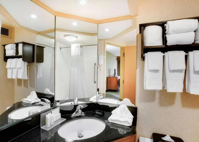 Pittsburgh Airport Inn And Suites