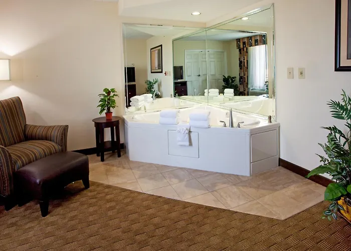 Holiday Inn Express & Suites Columbus At Northlake By Ihg
