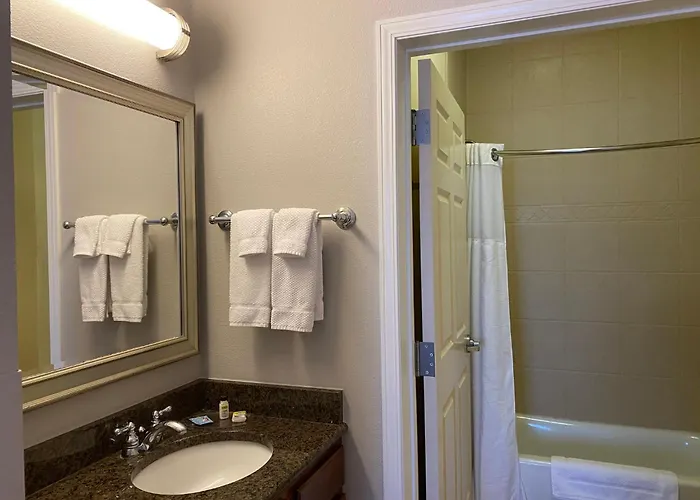 Staybridge Suites Milwaukee West-Oconomowoc By Ihg