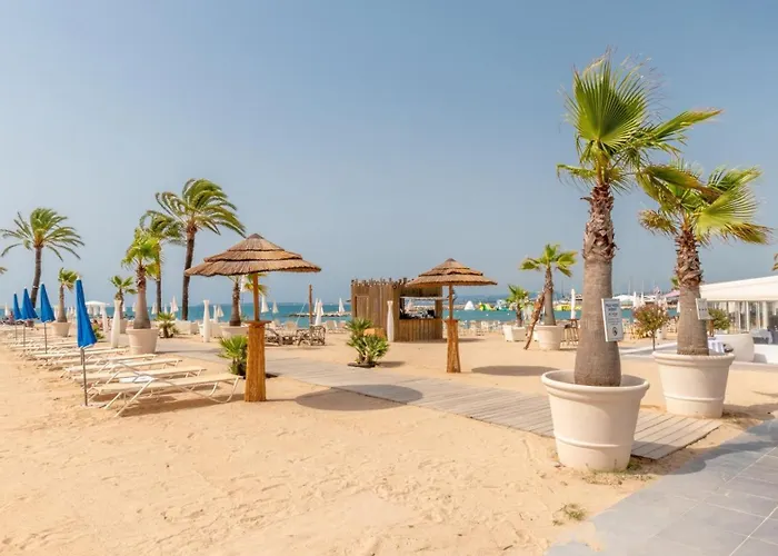 Holiday Inn Nice - Port St Laurent By Ihg