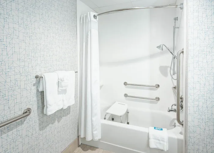 Holiday Inn Express Woodbridge By Ihg
