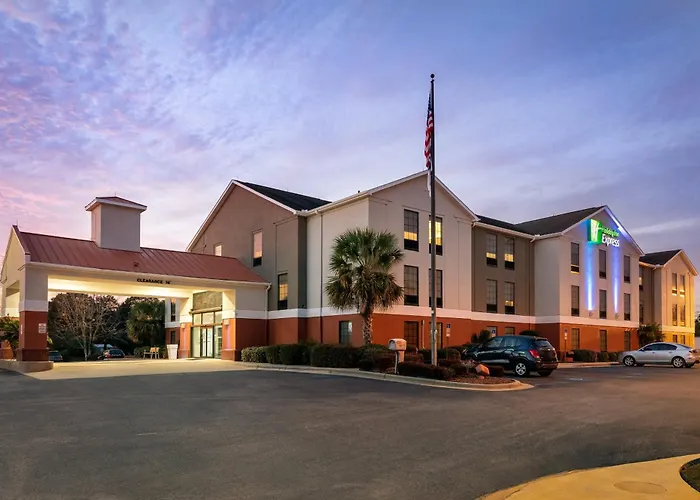 Holiday Inn Express & Suites Milton East I-10 By Ihg