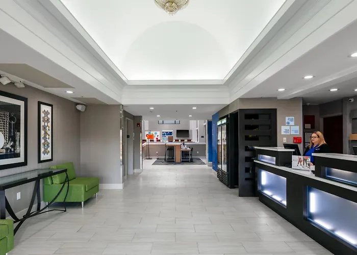Holiday Inn Express & Suites Milton East I-10 By Ihg
