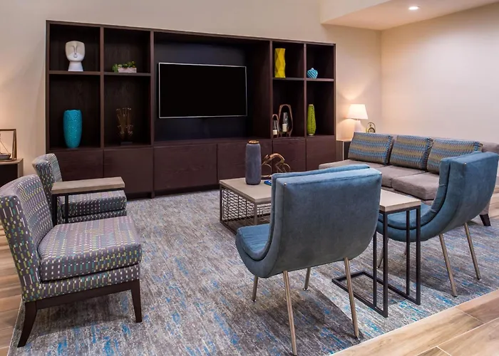 Holiday Inn And Suites Addison By Ihg