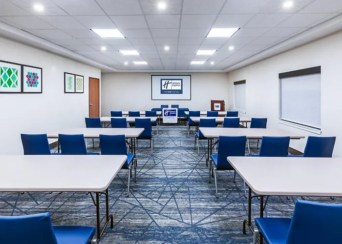 Holiday Inn Express & Suites - Laredo-Event Center Area By Ihg