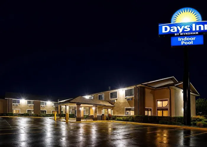 Days Inn By Wyndham Topeka