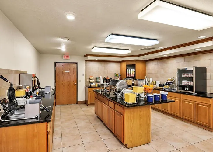 Days Inn & Suites By Wyndham Logan