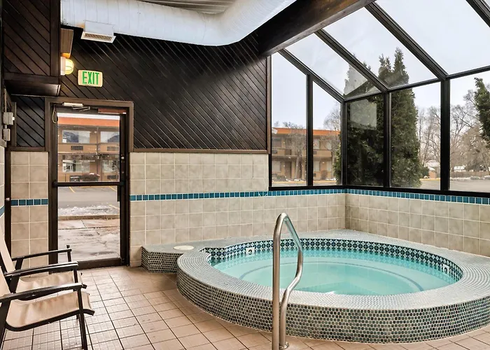 Days Inn & Suites By Wyndham Logan