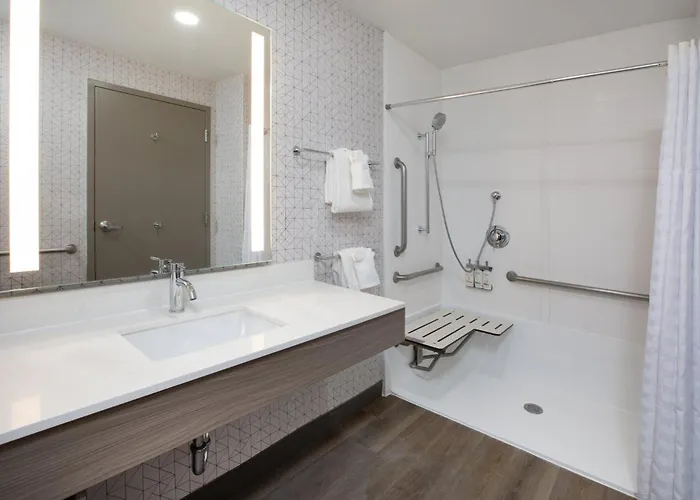 Holiday Inn Express & Suites Lathrop By Ihg
