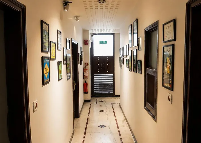 Smyle Inn - Comfort & Value Near New Delhi Railway Station - Since 1998