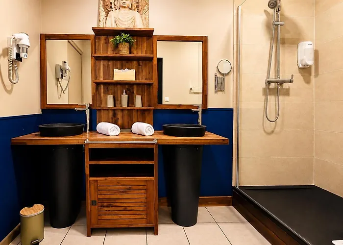 Hotel Ylang-Ylang - A Partir De 16 Ans
