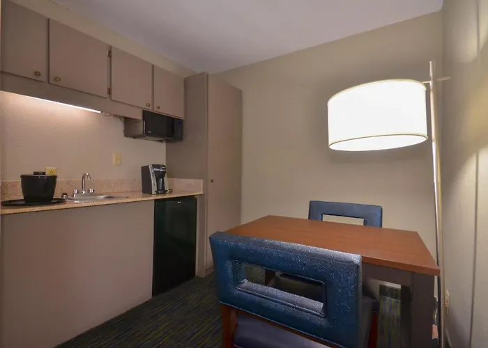 Holiday Inn Express & Suites Fayetteville University Of Arkansas Area By Ihg
