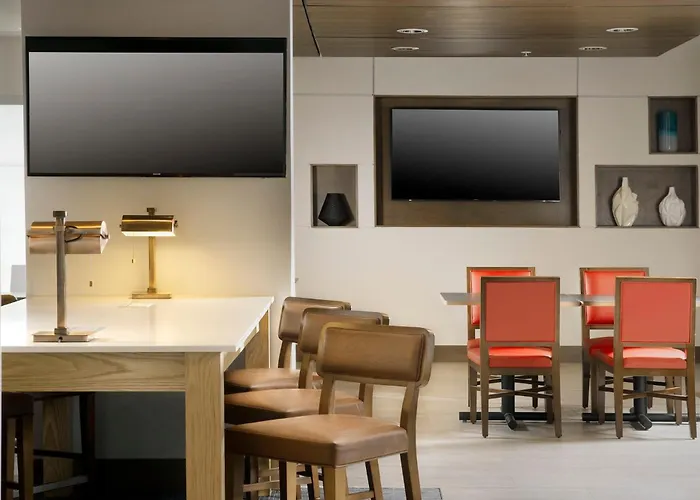 Holiday Inn Express & Suites Bay City By Ihg