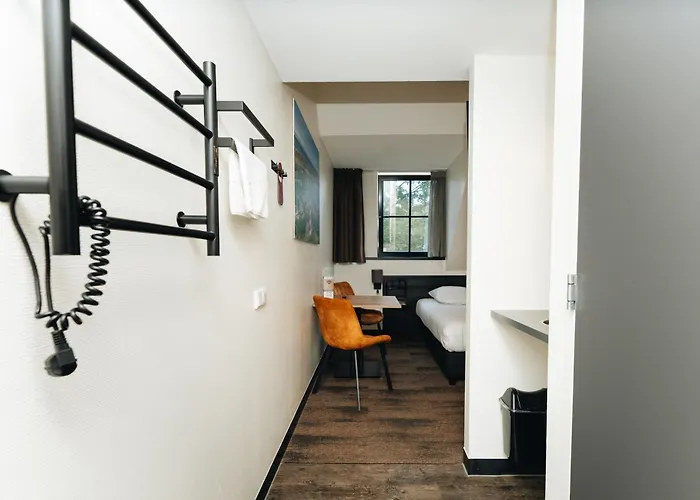Hotel Blooker
