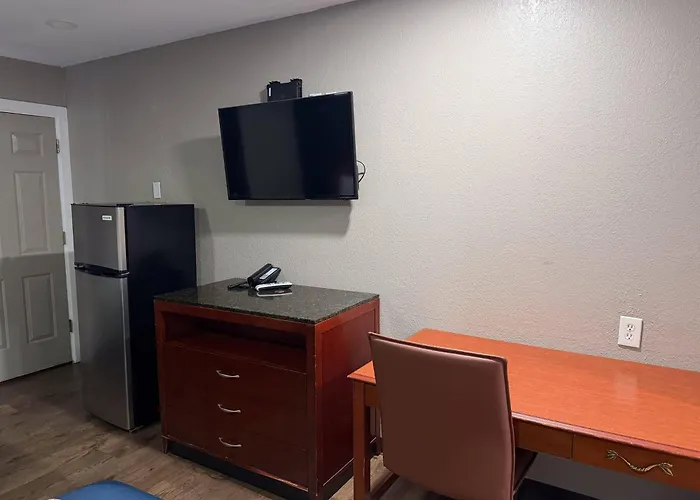 Rodeway Inn & Suites