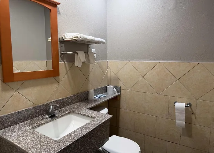Rodeway Inn & Suites