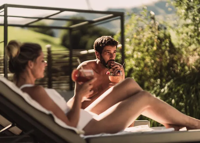 Wellness und Brunch Hotel MorgenZeit beheizter Naturteich Genuss Frühstück bis 13 Uhr Hochkönig Sommercard