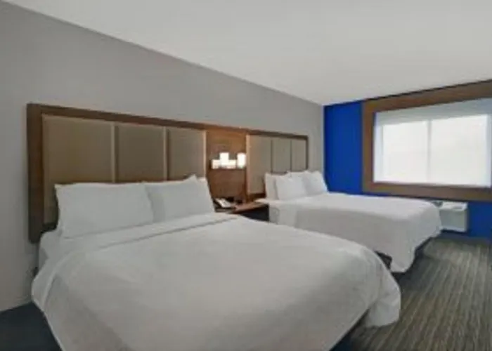 Holiday Inn Express & Suites - Detroit - Dearborn By Ihg