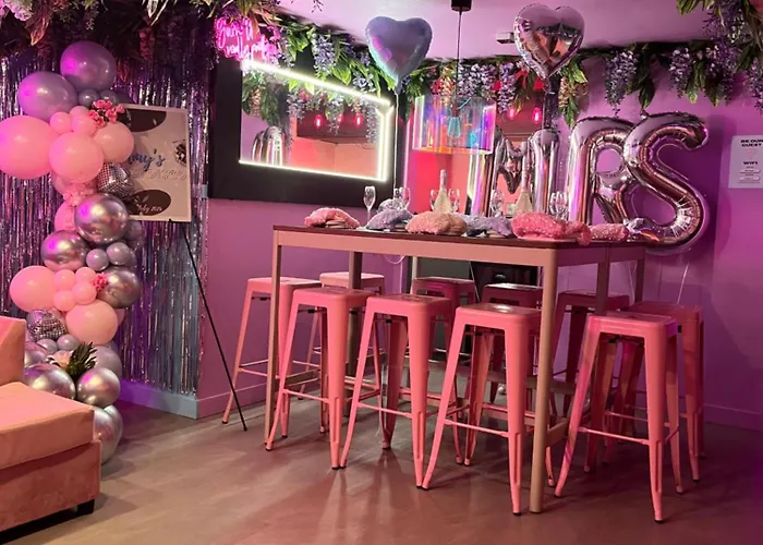 Manchester'S Only Private Party Suite For 12 With Makeup Room