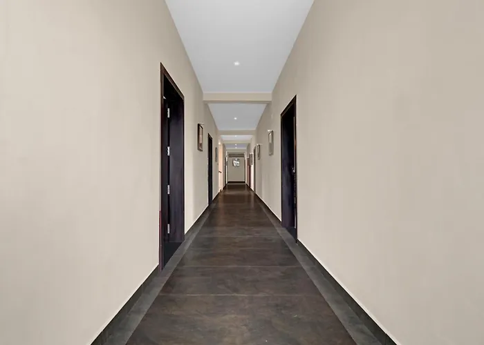 Treebo Grand Vistara Airport Suites - 500 M From Cochin Airport With One-Way Airport Transit