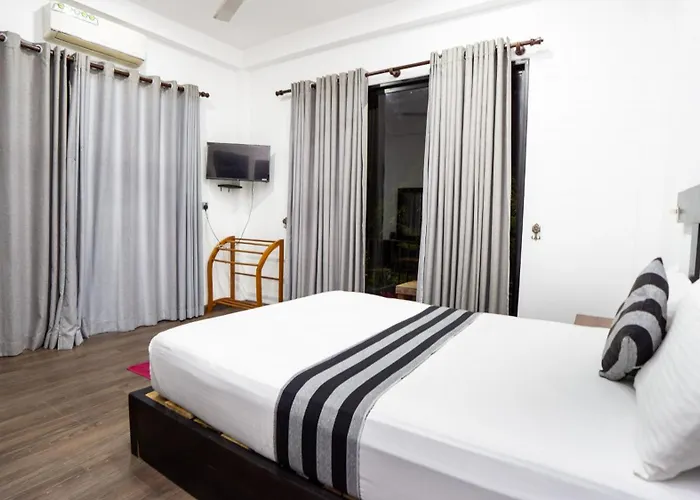 Black Mustang Hotel