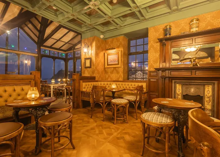 Falcon'S Nest Hotel