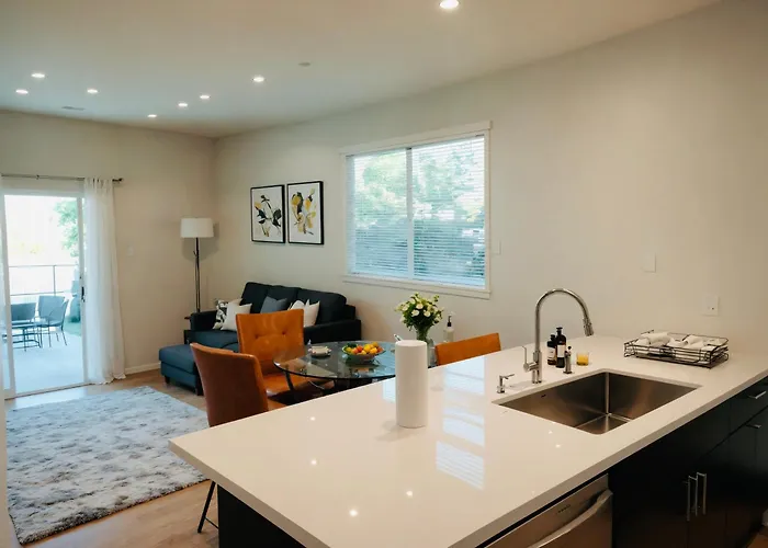 Hollywood Boutique Residences With Free Parking