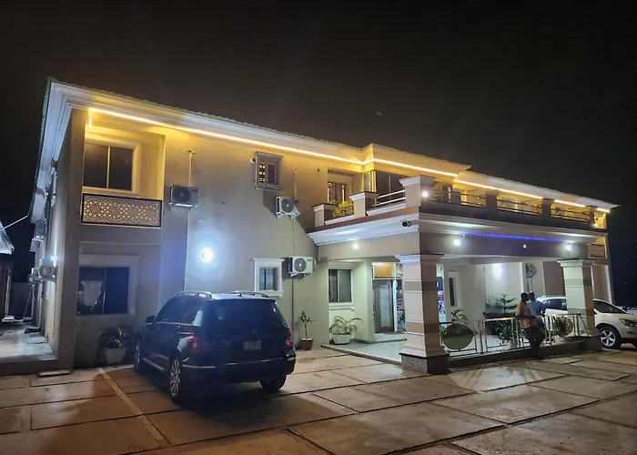 De-Prominent Hotel And Suites