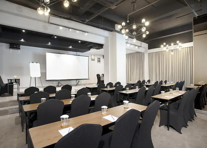 Fox Lite Hotel Cikarang