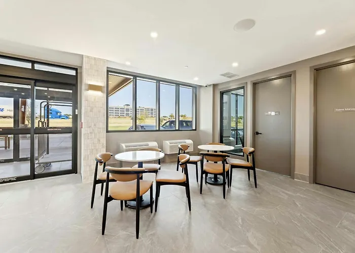 Sandman Signature Dallas Las Colinas Hotel&Suites