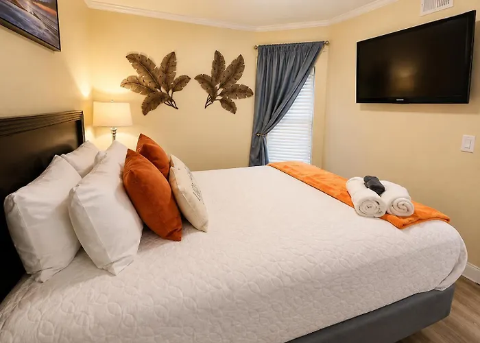 This Could Be Your View Every Night Of Your Stay!! Cozy, Comfy Remodeled Condo!